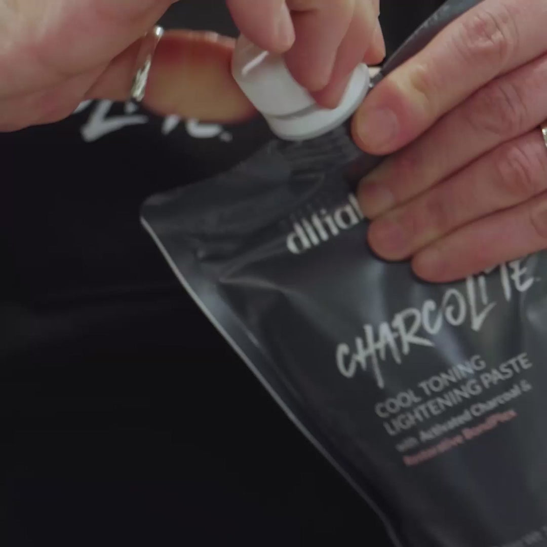 Cargar vídeo: Pasta aclaradora tonificante Charcolite Cool 1.1 lb
